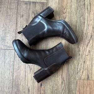 Aquatalia Chocolate Brown Leather Chelsea Boots Size 10.5